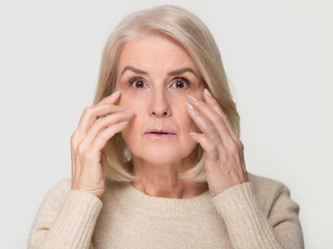 4 spôsoby, akými sa menopauza podpíše na vašej pokožke
