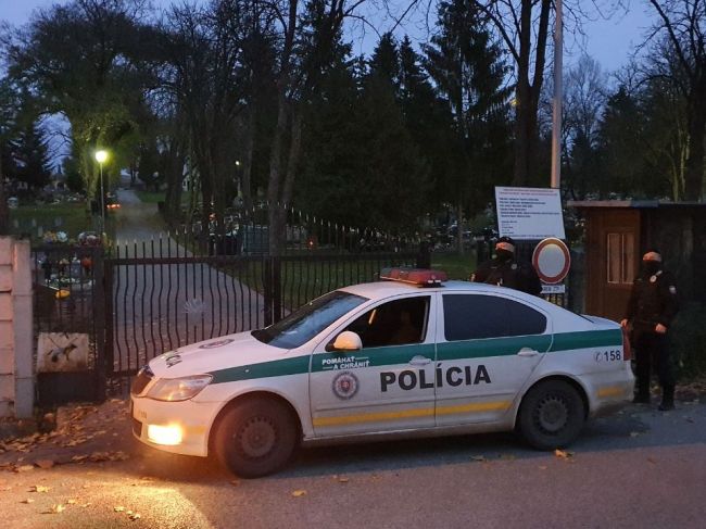 Počas Dušičiek bude na cestách viac policajtov