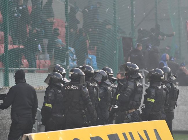 Šéf polície potvrdil zlyhanie organizátora pri incidente na futbalovom derby
