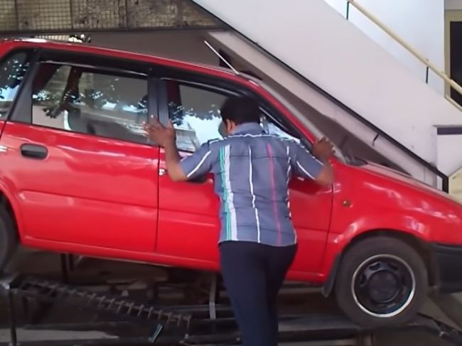 Video: Muž nemal kde parkovať auto. Takto sa vynašiel