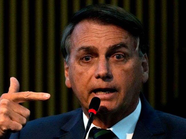 Brazílski senátori chcú zablokovať internetové účty prezidenta Bolsonara