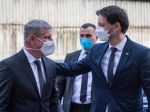 Premiér: Stojím si za reformou nemocníc, minister by sa nemal vzdávať