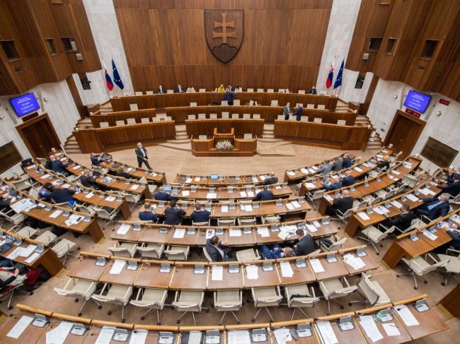 Plénum nebude rokovať ani vo štvrtok, dôvodom je pozitívne testovaná osoba