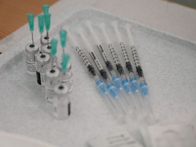 ŠÚKL eviduje hlásených 8820 podozrení na nežiaduce účinky vakcín