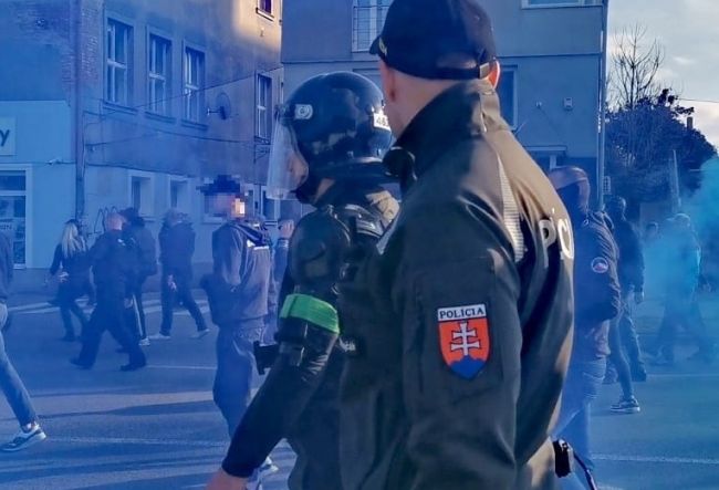 Polícia obvinila 11 fanúšikov z výtržníctva