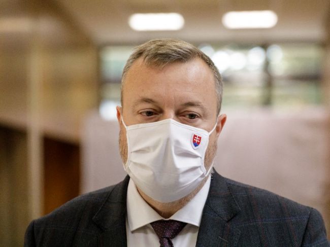 Nároky na šéfa inšpektorov by sa mali zmeniť
