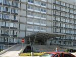 UNLP pozastavuje stovky operácií a hospitalizácií