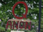 Stúpenci konšpiračných teórií QAnon v centre Dallasu očakávali návrat Kennedyho