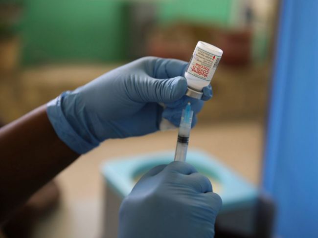 Rusi vyvinuli test, ktorý dokáže zistiť, či je človek skutočne zaočkovaný