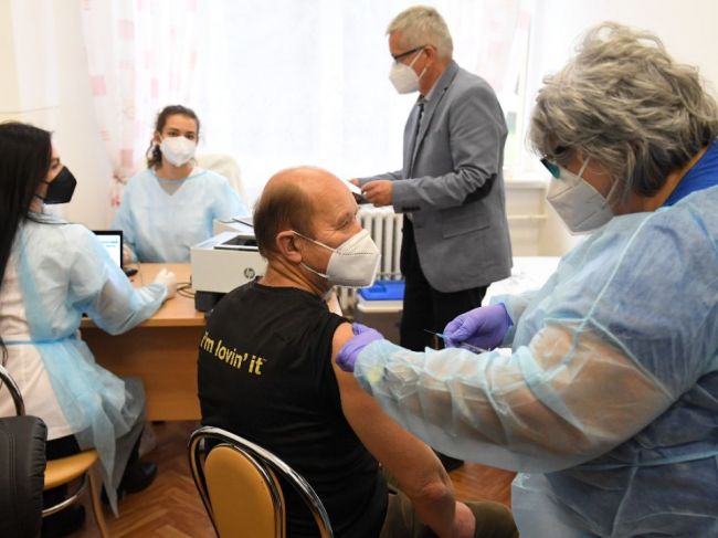 Košiciam chýbajú len desiatky zaočkovaných, aby sa vyhli čiernej farbe