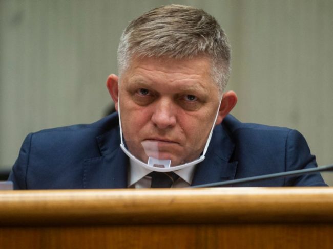 Fico vyzval prezidentku, aby umožnila referendum a neobracala sa na ÚS
