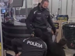 Policajti stotožňujú antivaxerov z piešťanského supermarketu
