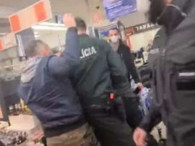 Mikulec reagoval na zásah polície v Piešťanoch