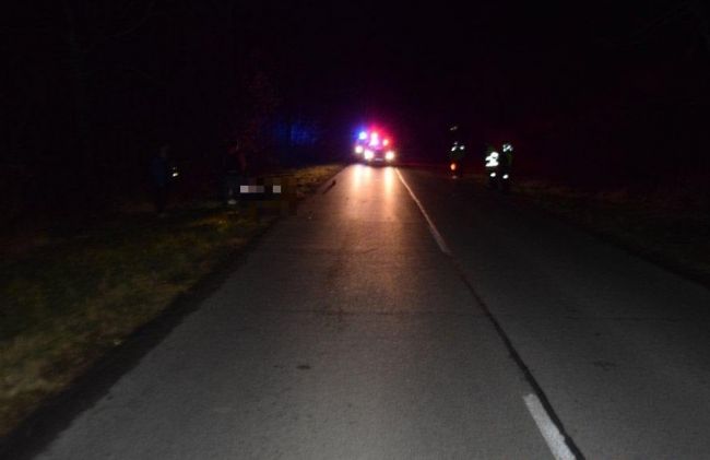 Mladý vodič zrazil chodca, ten nehodu neprežil