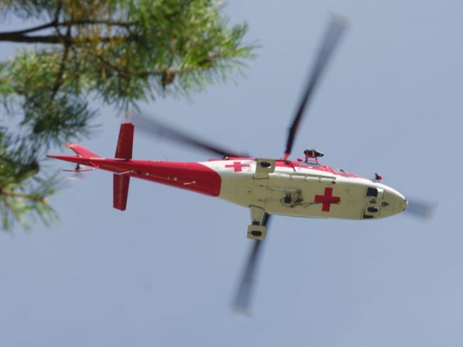 Záchranárske vrtuľníky čoraz častejšie využívajú na prevoz pacientov s COVID-19