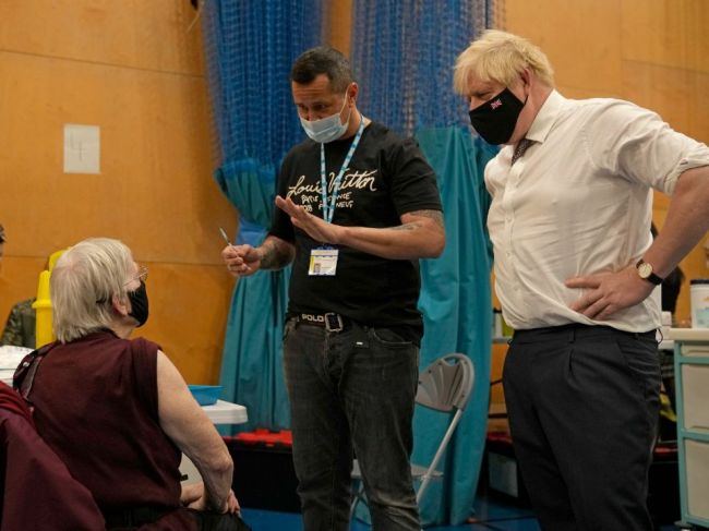 V Británii podali viac ako 10 miliónov posilňujúcich dávok vakcín proti covidu