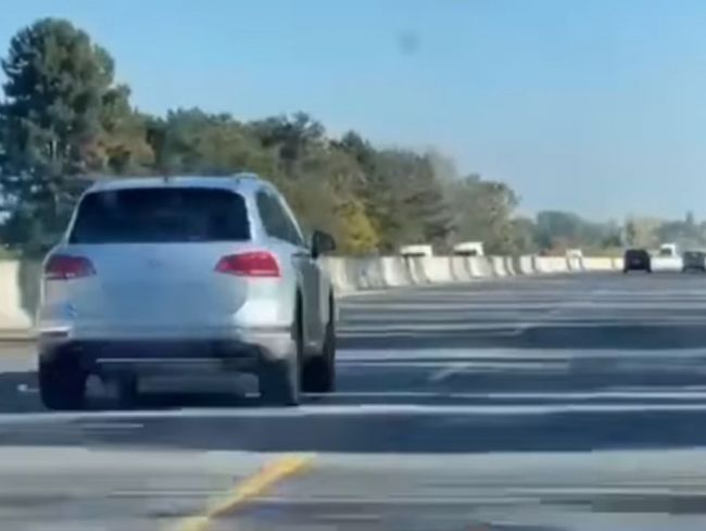Vodiči na D1 jazdili v strednom pruhu, polícia im udelila pokutu