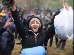 Migranti na bielorusko-poľskej hranici sa pokúsili prekonať bariéry