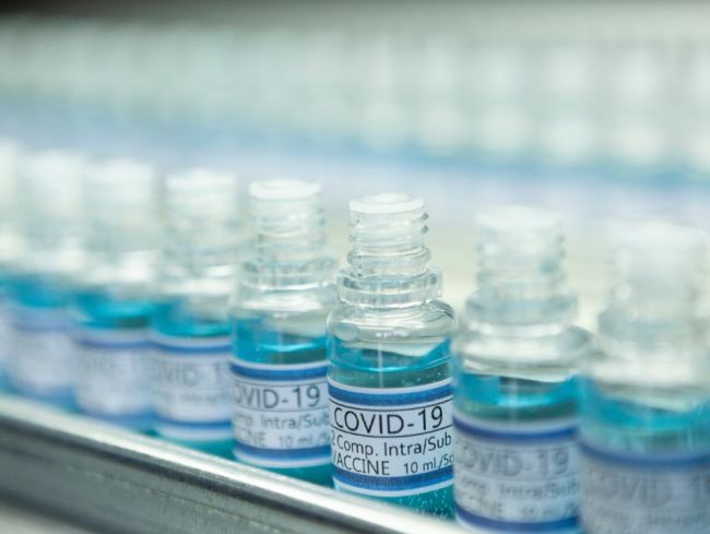 Protilátkový liek podľa testov výrazne znižuje riziko nákazy covidom
