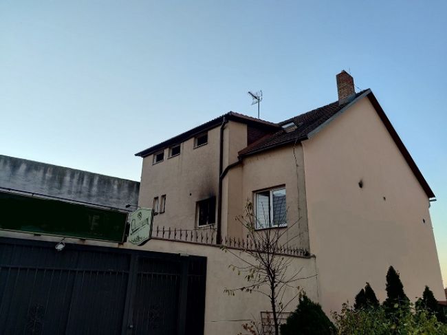 Pri požiari budovy zahynul jeden človek