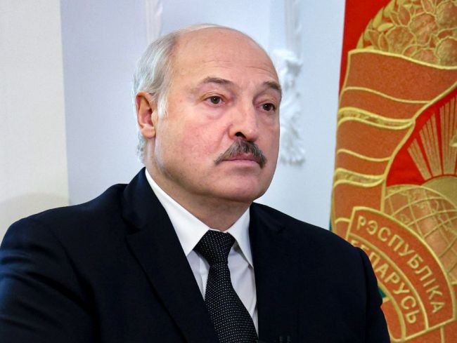 Lukašenko varuje: Akýkoľvek konflikt by znamenal účasť Ruska 