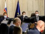 Vláda navrhuje sprísnenie opatrení, od zamestnancov by sa mal vyžadovať doklad o očkovaní