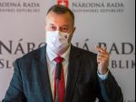 Čo bude so zamestnancami, ktorí odmietnu test aj očkovanie? Detaily vysvetlil Krajniak