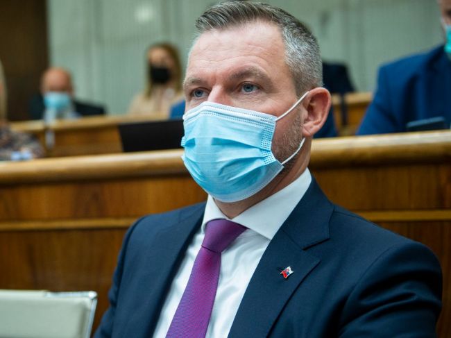 Pellegrini vyzval vládu k vysvetľovaniu opatrení, verejnosť k ich dodržiavaniu