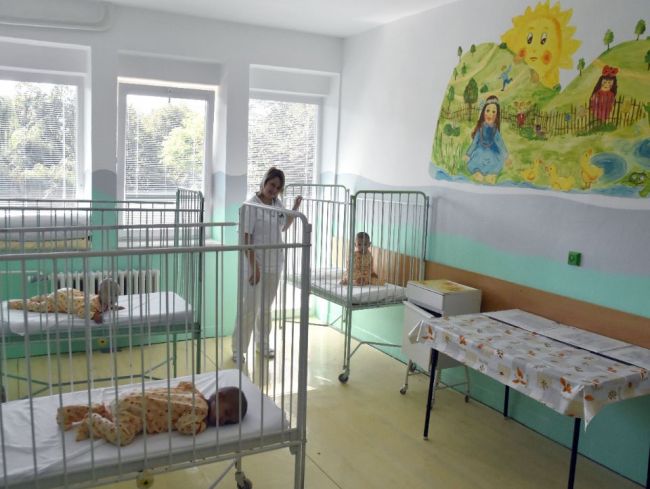 S covidom hospitalizujú už aj deti, ich počet rastie najmä na východe