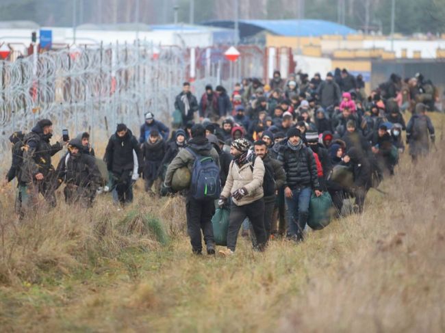 Britské ženijné jednotky poskytnú Poľsku pomoc na jeho hranici s Bieloruskom