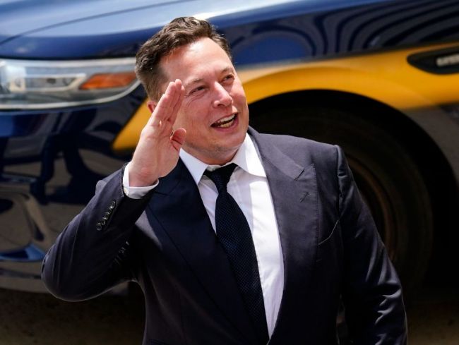 Elon Musk predal viac akcií Tesly