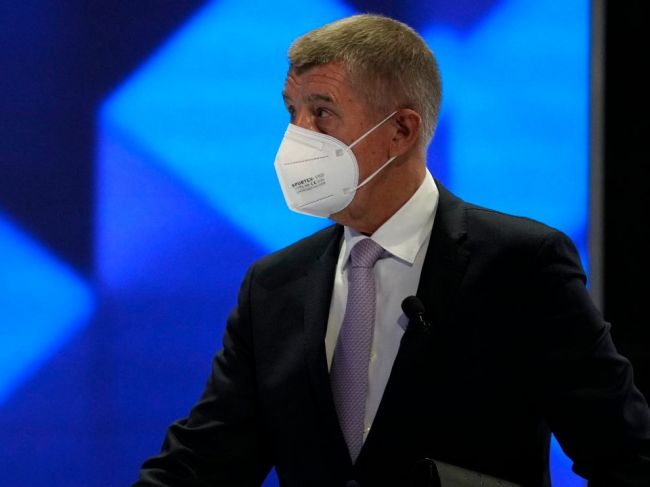 Na vstup do reštaurácií v Česku nebudú stačiť ani antigénové testy, tvrdí Babiš