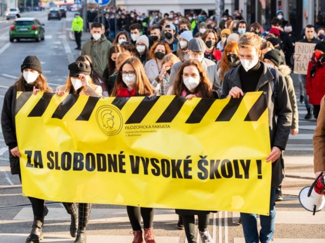 Hlas-SD žiada stiahnuť novelu vysokoškolského zákona, obáva sa politizácie
