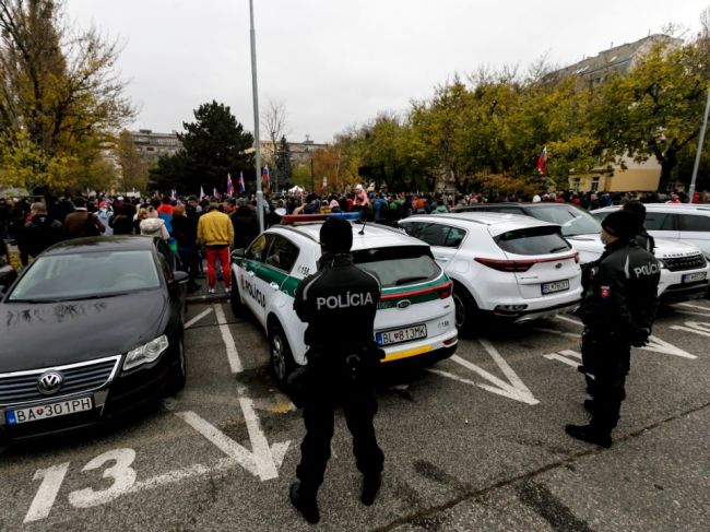 Hamran poďakoval policajtom za profesionálnu prácu pri protestoch v Bratislave