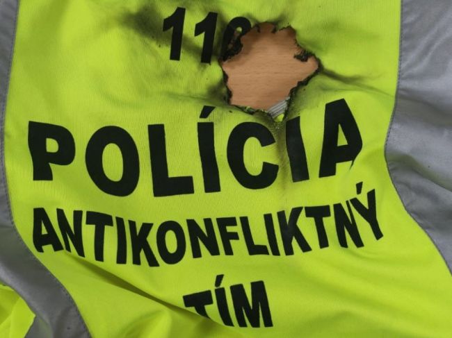 Polícia začala pre zranenie policajtov na protestoch trestné stíhanie