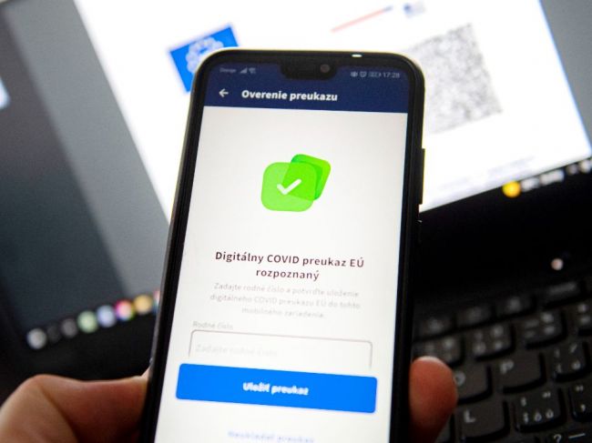 Osoby, ktoré prekonali COVID-19, budú mať rovnaké možnosti ako zaočkovaní