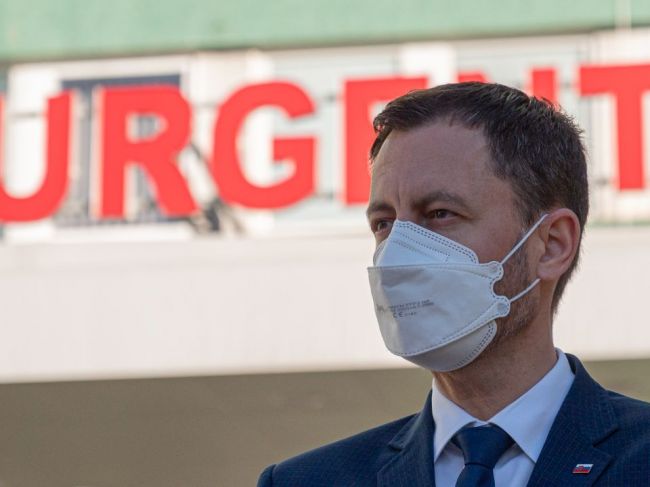 Premiér: Situácia v martinskej nemocnici je vážna, UPV sú stopercentne obsadené