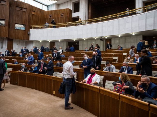 Poslanci sa zídu v utorok, na schôdzi ich čaká rozpočet i reforma nemocníc