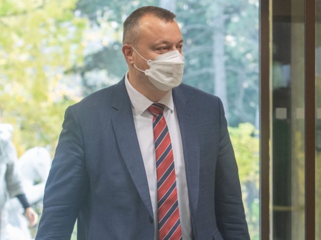 Krajniak by uprednostnil okamžitý lockdown, povinné očkovanie nepodporí