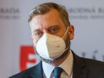 Krúpa by uvažoval nad povinným očkovaním, Pčolinský a Beňová nesúhlasia