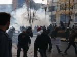 Protesty v Bruseli poznačilo násilie, polícia zatkla 44 ľudí