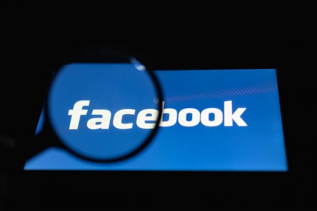 Facebook varuje: Policajti využívajú falošné účty na sledovanie občanov
