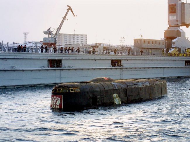 Ruský admirál vo výslužbe: Kursk sa potopil po zrážke s ponorkou NATO