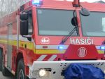 Hasiči zasahovali pri požiari bytovky, obyvateľov evakuovali