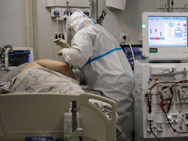 Muž, ktorý navštívil „covid párty“, aby sa nakazil covidom, podľahol následkom ochorenia