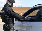 Polícia sprísni kontroly na hraniciach