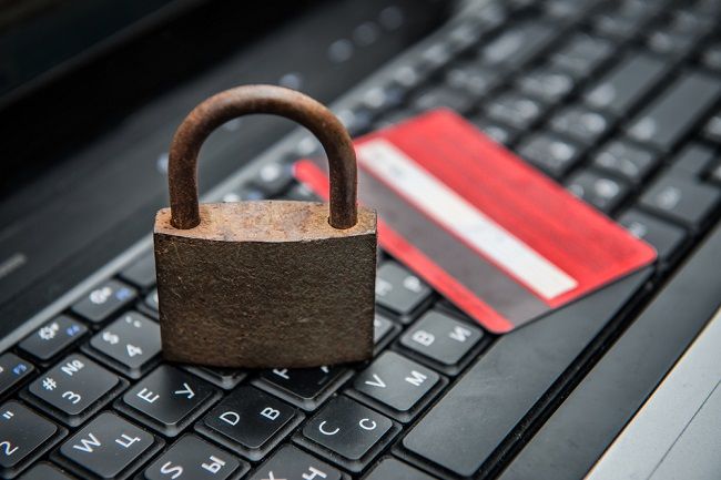 Polícia vyzýva ľudí, aby boli pri online nákupovaní obozretní