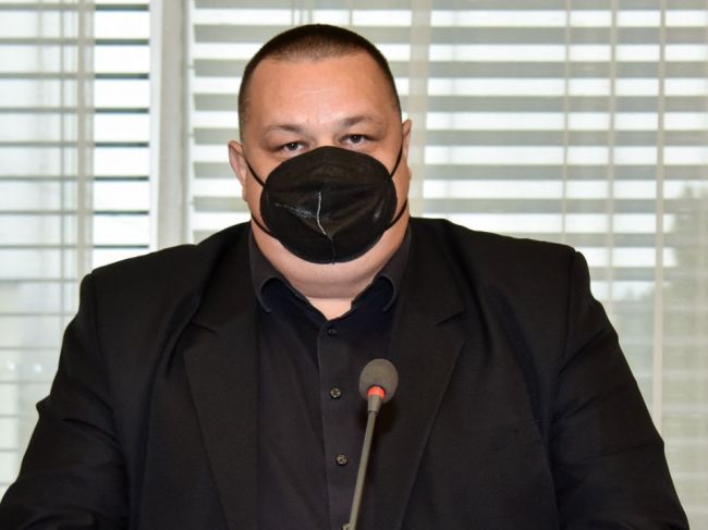 Poslanec OĽANO sa listom obracia na Mikasa, nepáči sa mu zákaz prítomnosti na bohoslužbách