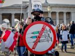 Desaťtisíce protestovali v Rakúsku proti opatreniam a povinnému očkovaniu