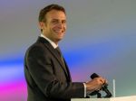 Macron dostal tretiu dávku vakcíny, zaočkovali ho aj proti chrípke